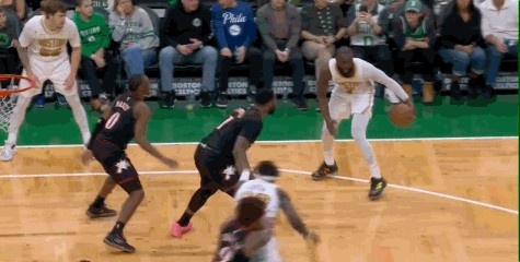 世界杯官方平台入口-突然上头！乌布雷为队友出头一把推翻科塔 被吹一级恶意犯规