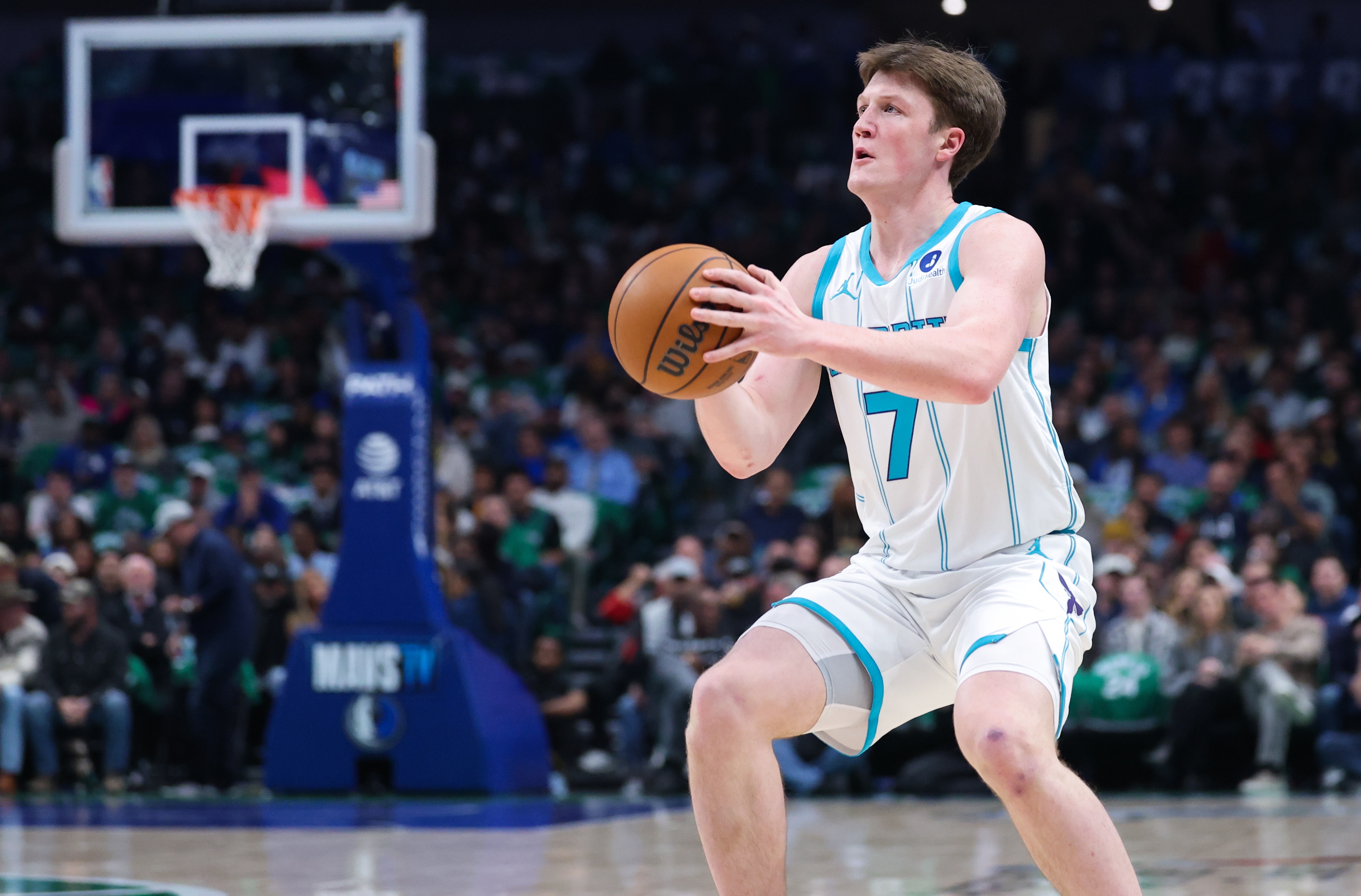 世界杯比赛直播客户端-调整能力极强！克尼佩尔第三节6中5&amp;三分4中3轰17分 上半场仅2分